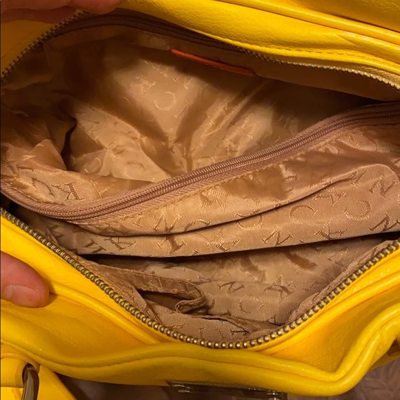 CNKW handbag - Picture 3 of 3